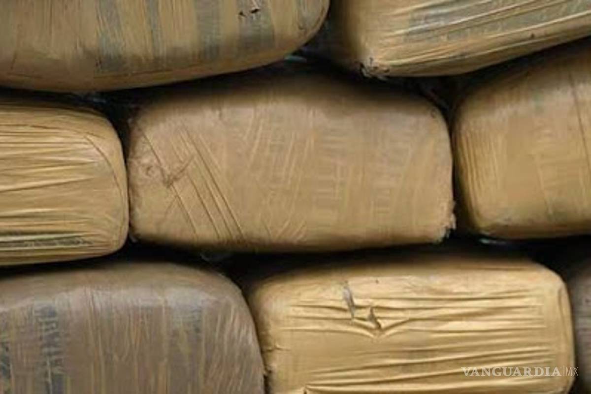 Aseguran en la Saltillo-Torreón vagoneta con 95 paquetes de droga