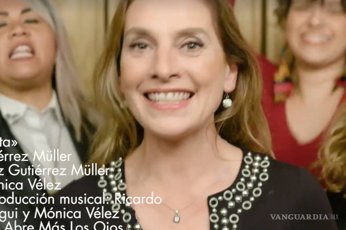 Debuta esposa de AMLO como cantautora; dedica melodía a la lucha por la democracia