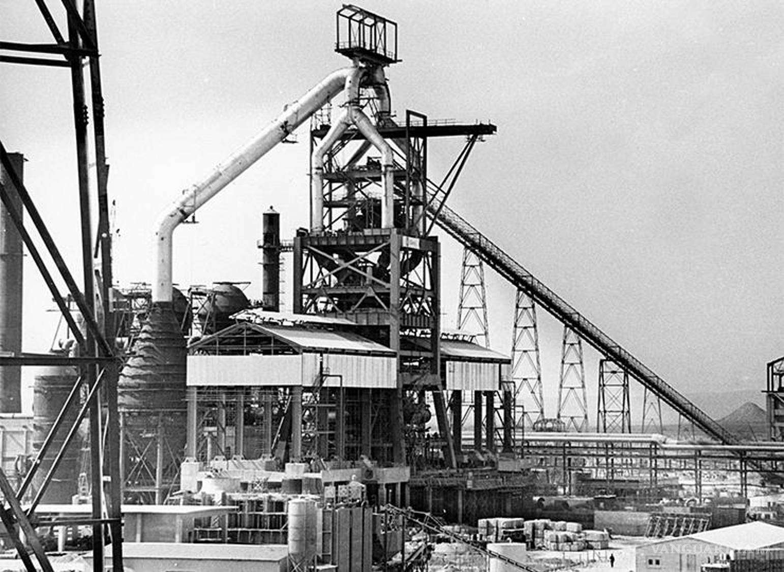 $!El Gobierno Federal planeaba el cierre de la acerera más grande en México o desincorporar del sector público mediante una licitación y ahí fue cuando entró el Grupo Acerero del Norte liderado por las familias Ancira Elizondo y Autrey.