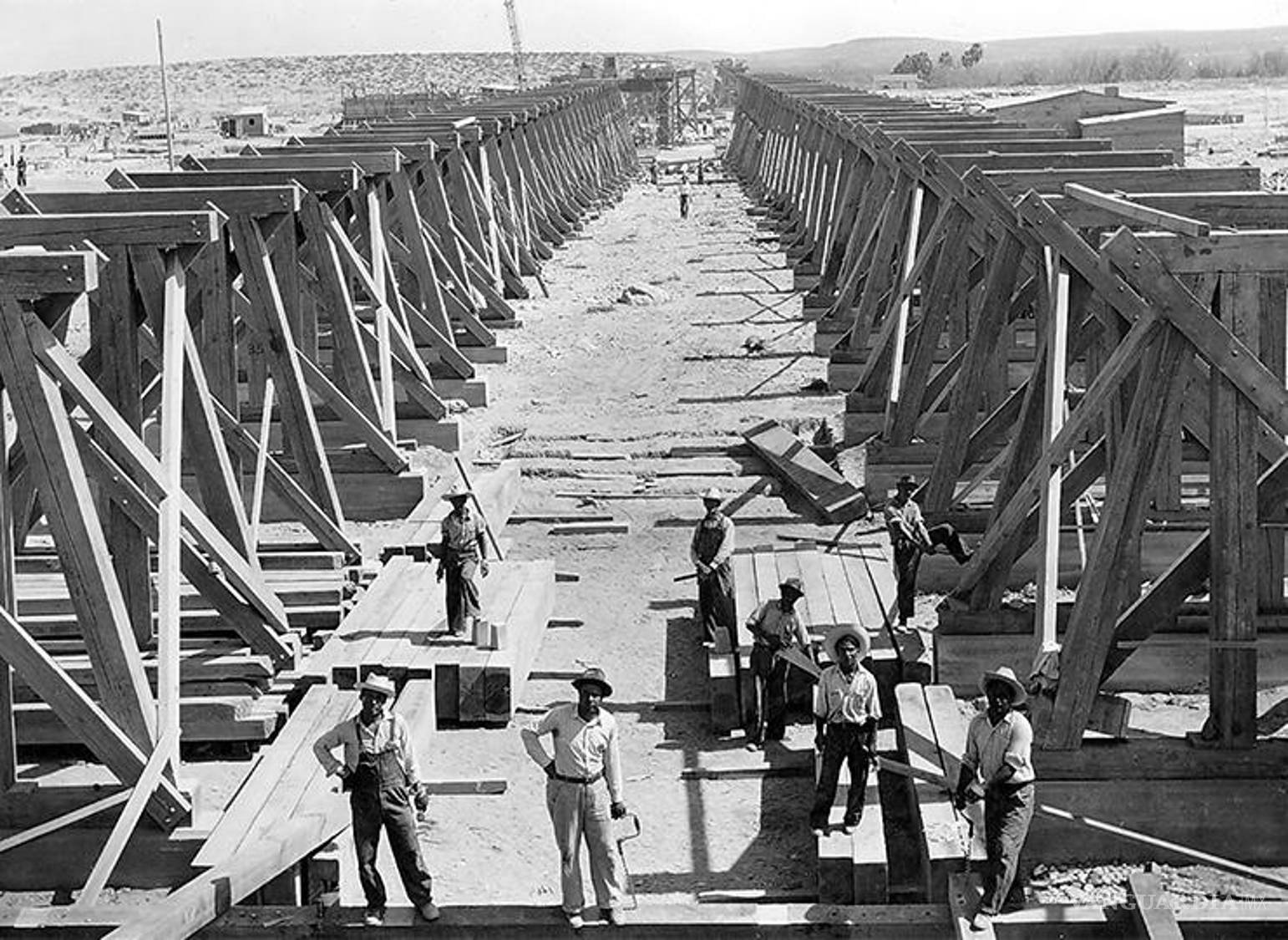 $!Desde el mes de abril del año 1942 se comenzaba a ver la llegada de carros de ferrocarril en la estación de Villa Frontera transportando los primeros fierros que edificarán a “la planta” y su alto horno número 1.