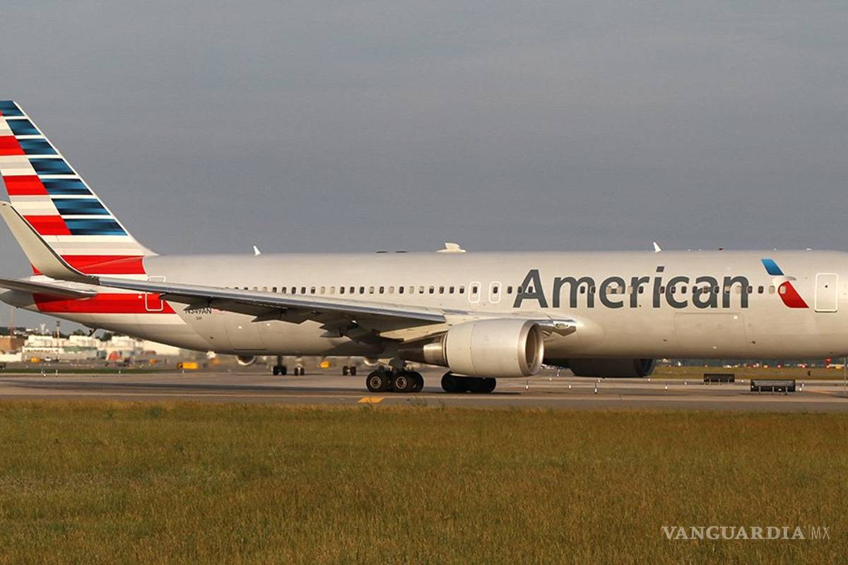 Acusan a American Airlines de discriminación racial