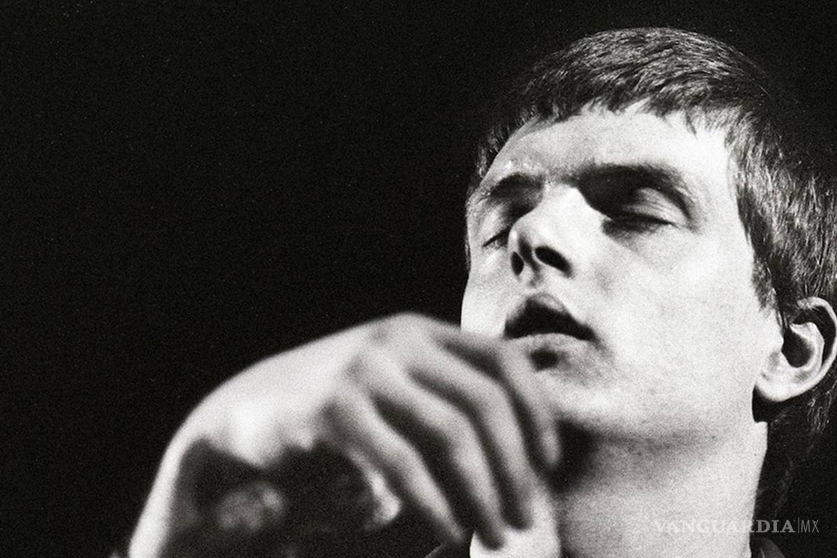 Brandon Flowers, de The Killers, se une a homenaje a Ian Curtis, a 40 años de su muerte
