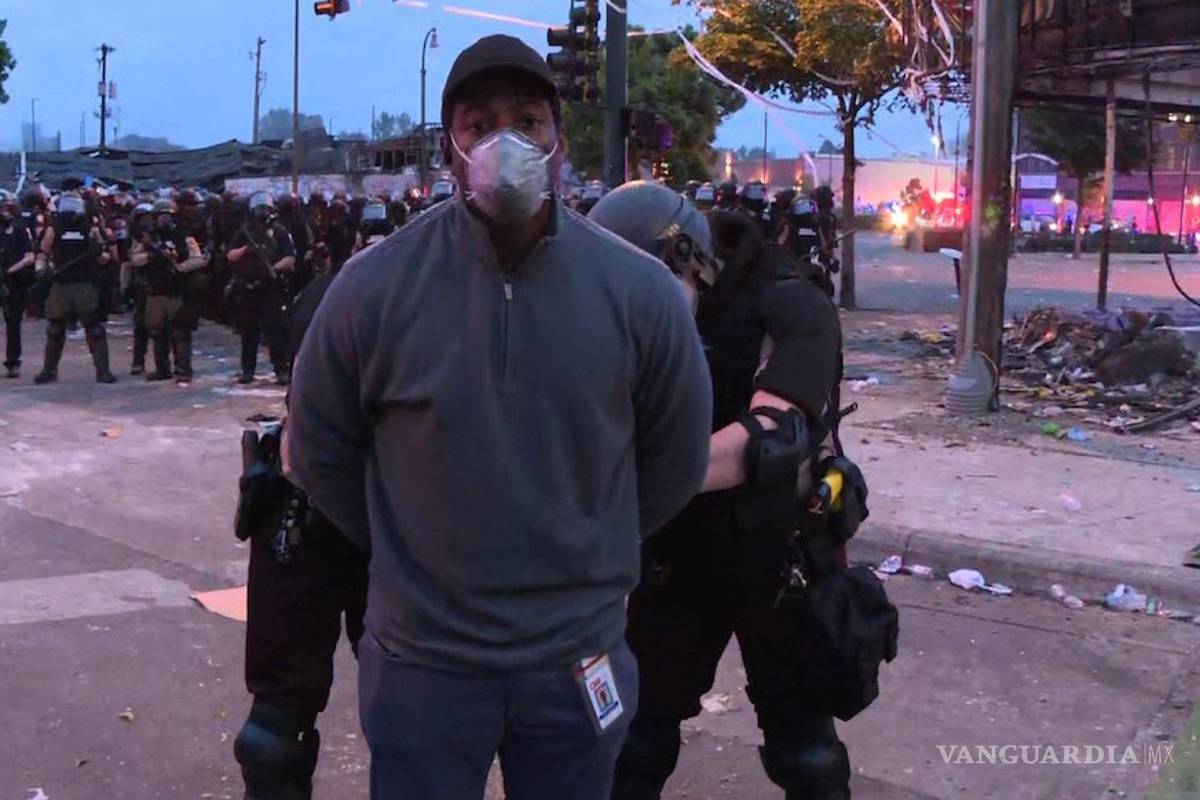 Una más de la policía de Minneapolis... detienen en vivo a reportero que cubría las protestas por muerte de George Floyd (video)