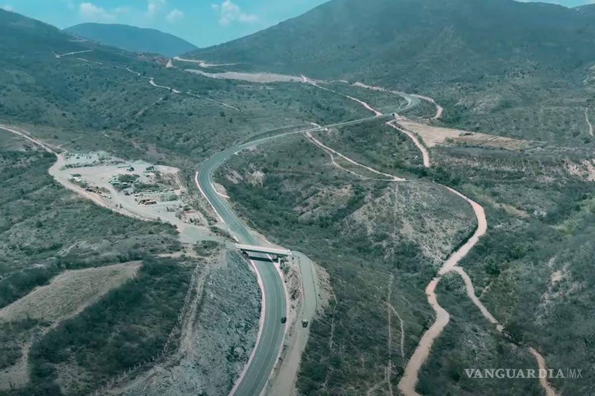 Carretera hacia Puerto Escondido sigue inconclusa, pero AMLO ya la inauguró