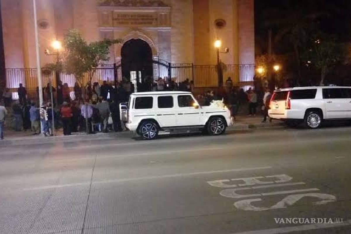 Se casa hija de ‘El Chapo’ en catedral de Culiacán en evento ‘blindado’
