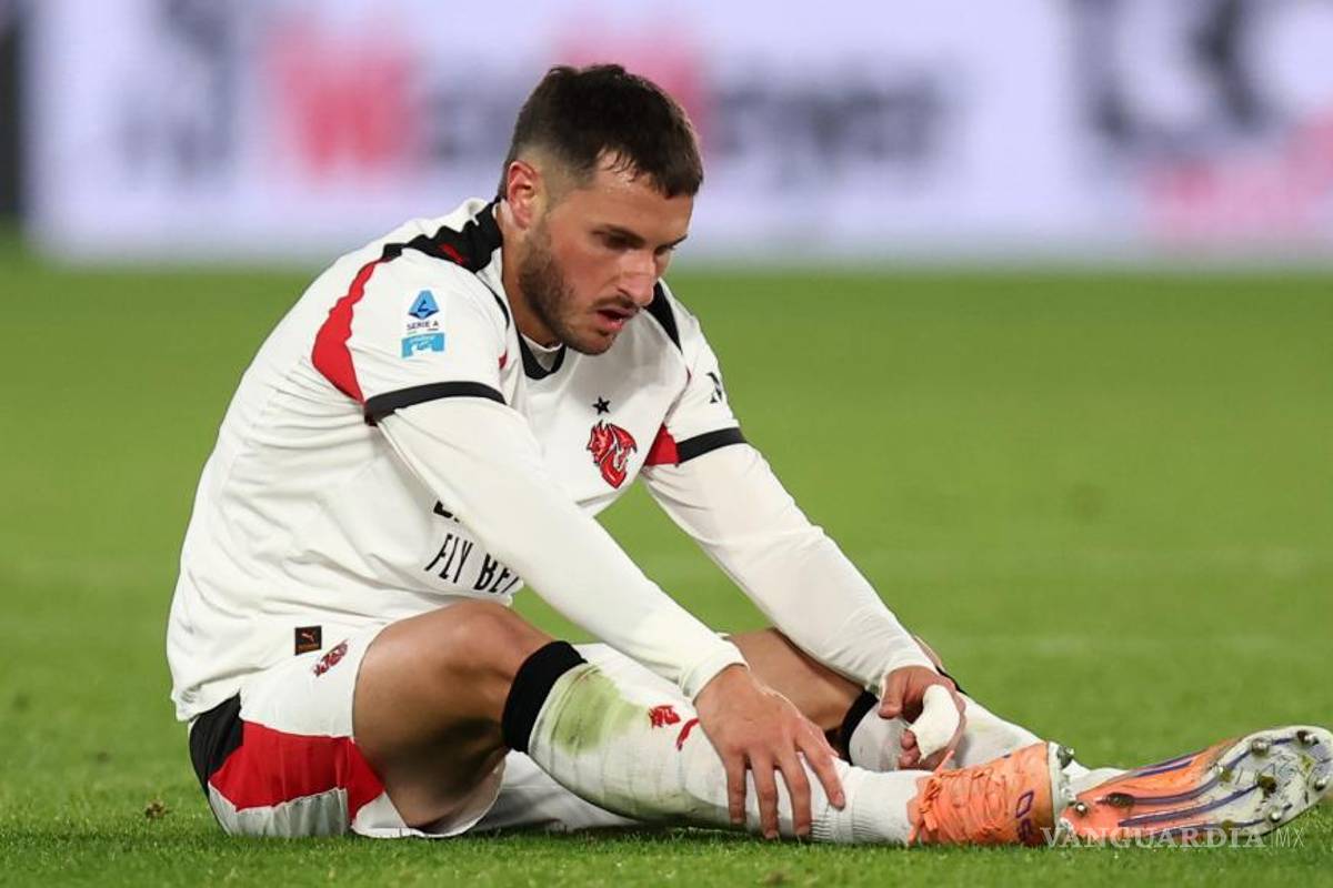 Santiago Giménez será operado del tobillo y su futuro en el Milan está en duda