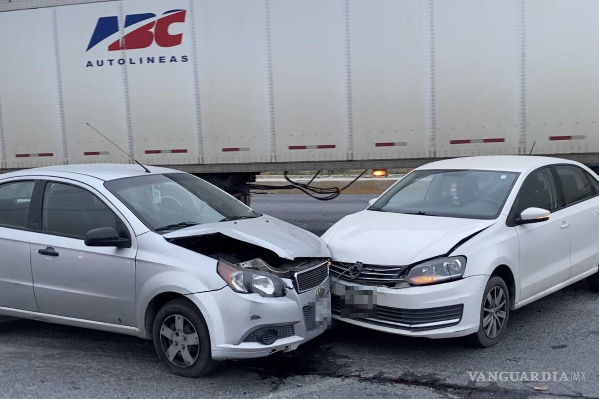 Intenta conductor evadir el tráfico y termina chocando en el libramiento OFT