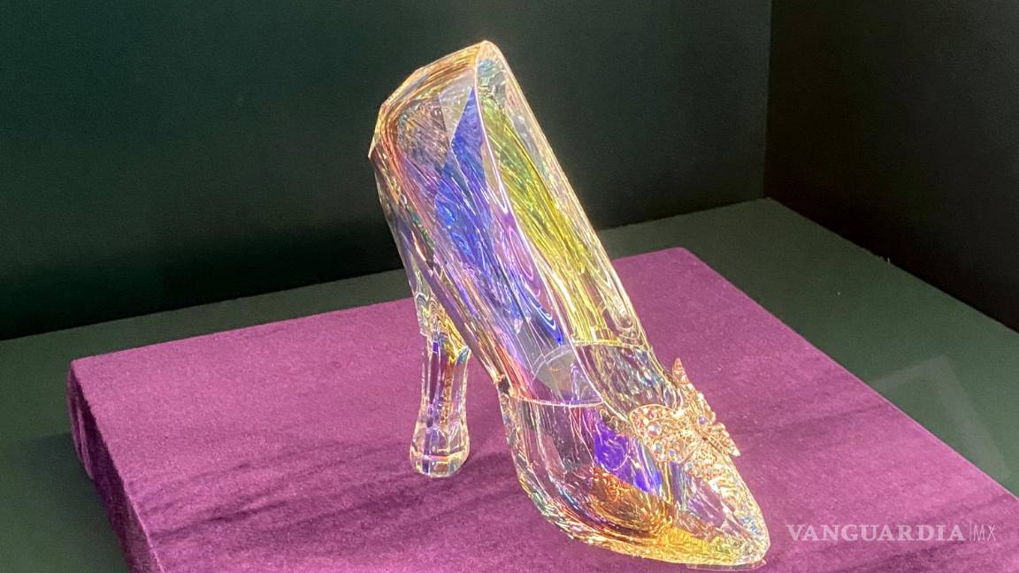 $!Recorren los 100 años de magia de Disney; Van de Mickey a Skywalker en exposición