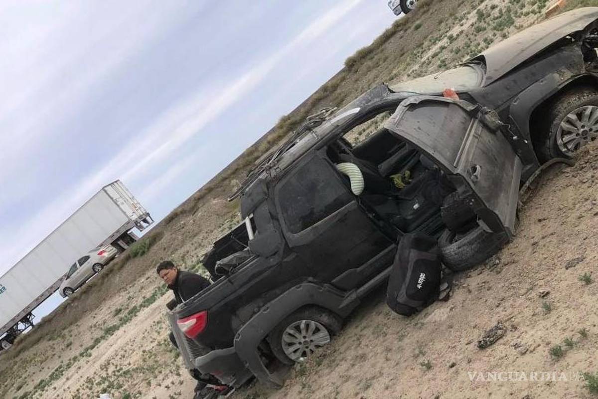 Veracruzanos terminan lesionados en un hospital de Parras tras volcar su camioneta