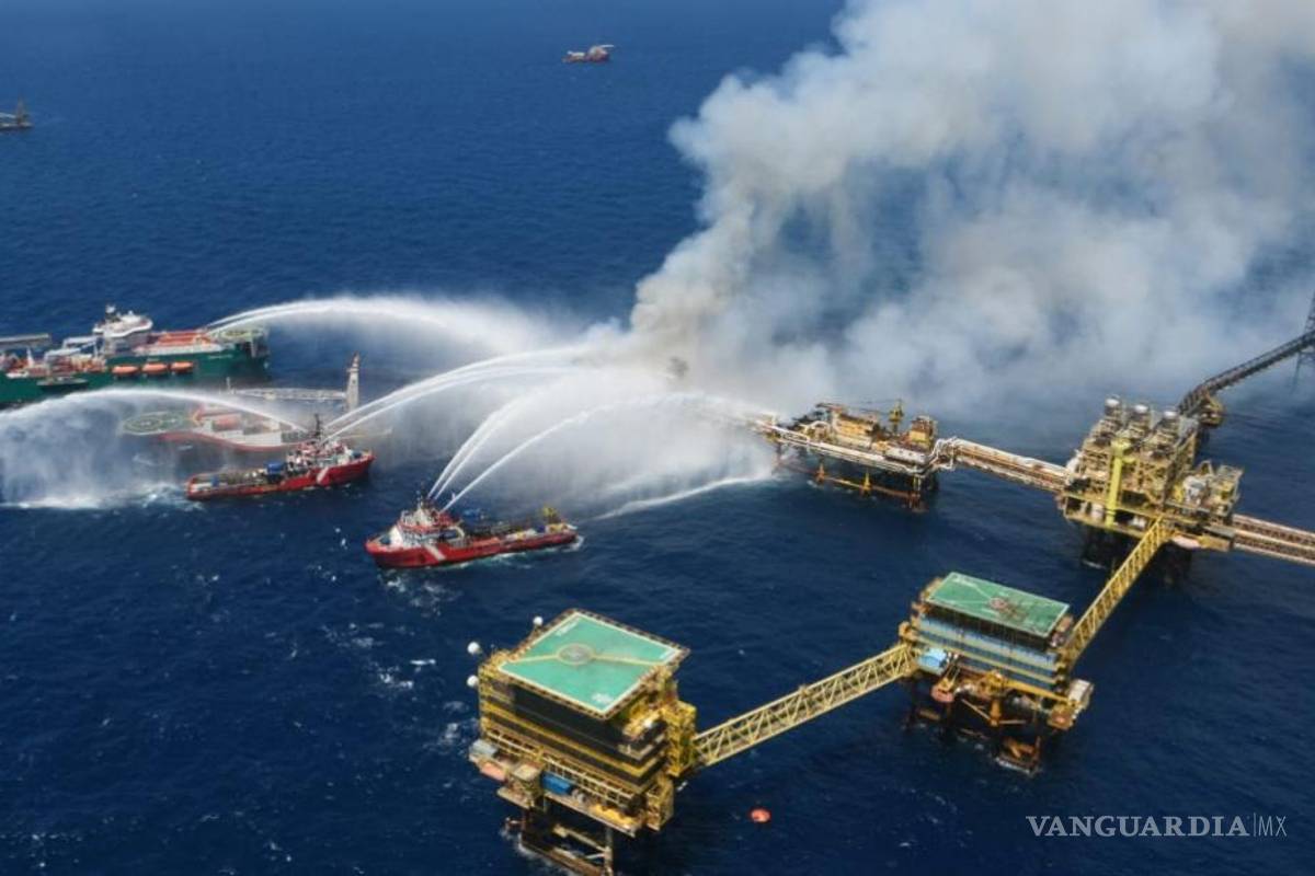 Pemex perdió casi 450 mil barriles de petróleo tras incendio en Cantarell, asegura Bloomberg
