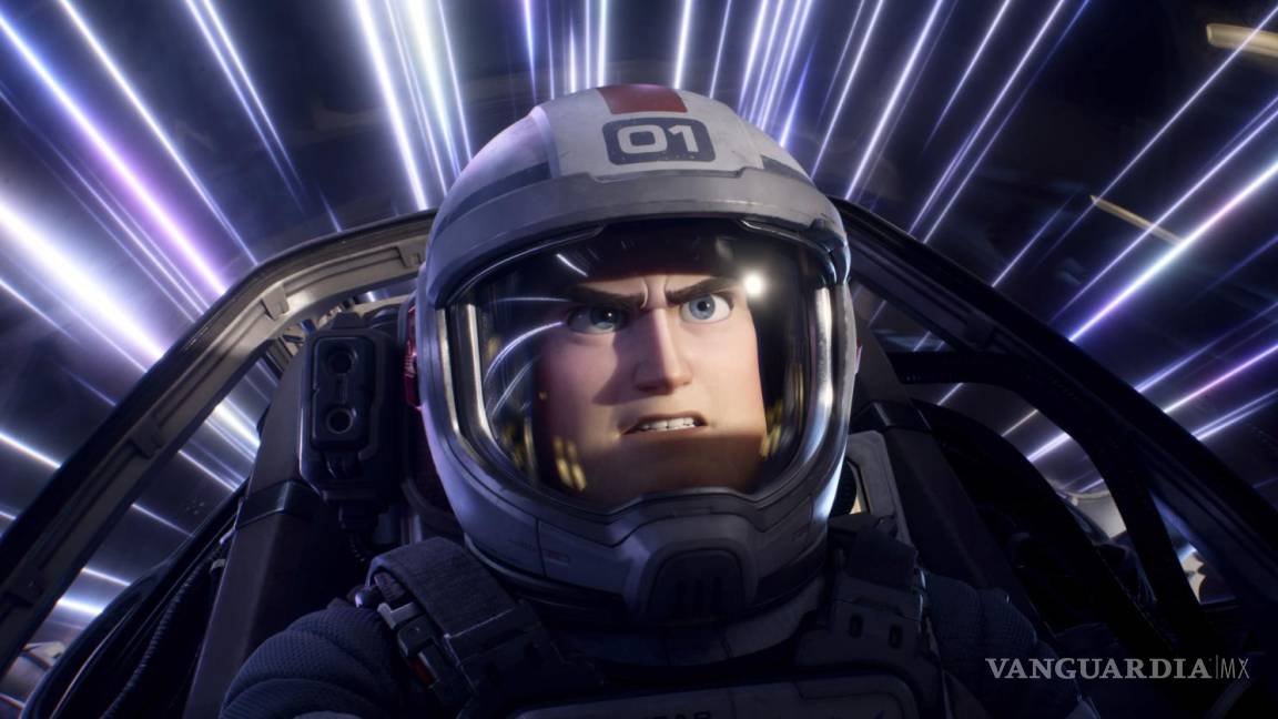 $!El personaje Buzz Lightyear, con la voz de Chris Evans, en una escena de la película animada “Lightyear”, que se estrenará el 17 de junio.