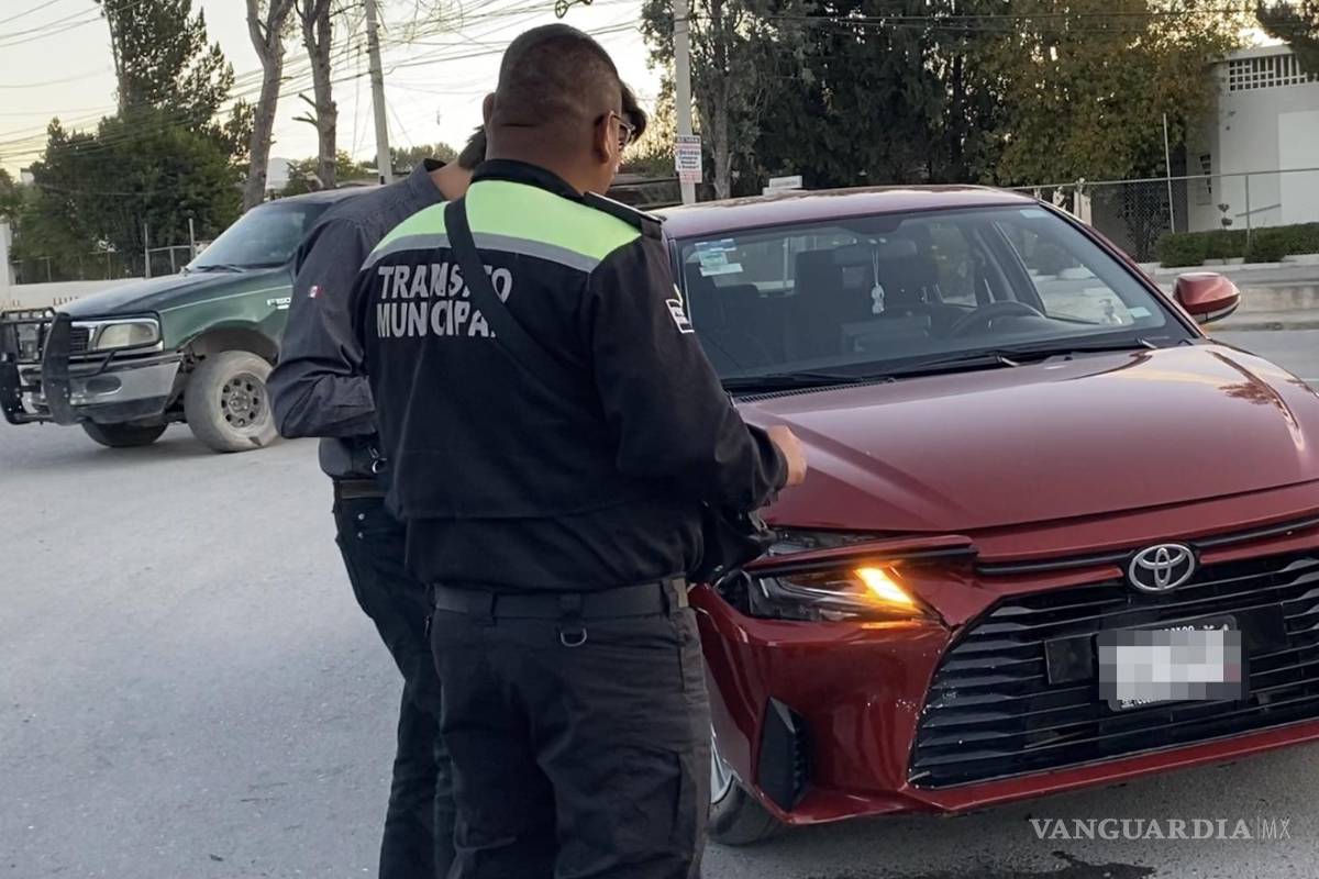 Intenta incorporarse y choca por alcance en Saltillo