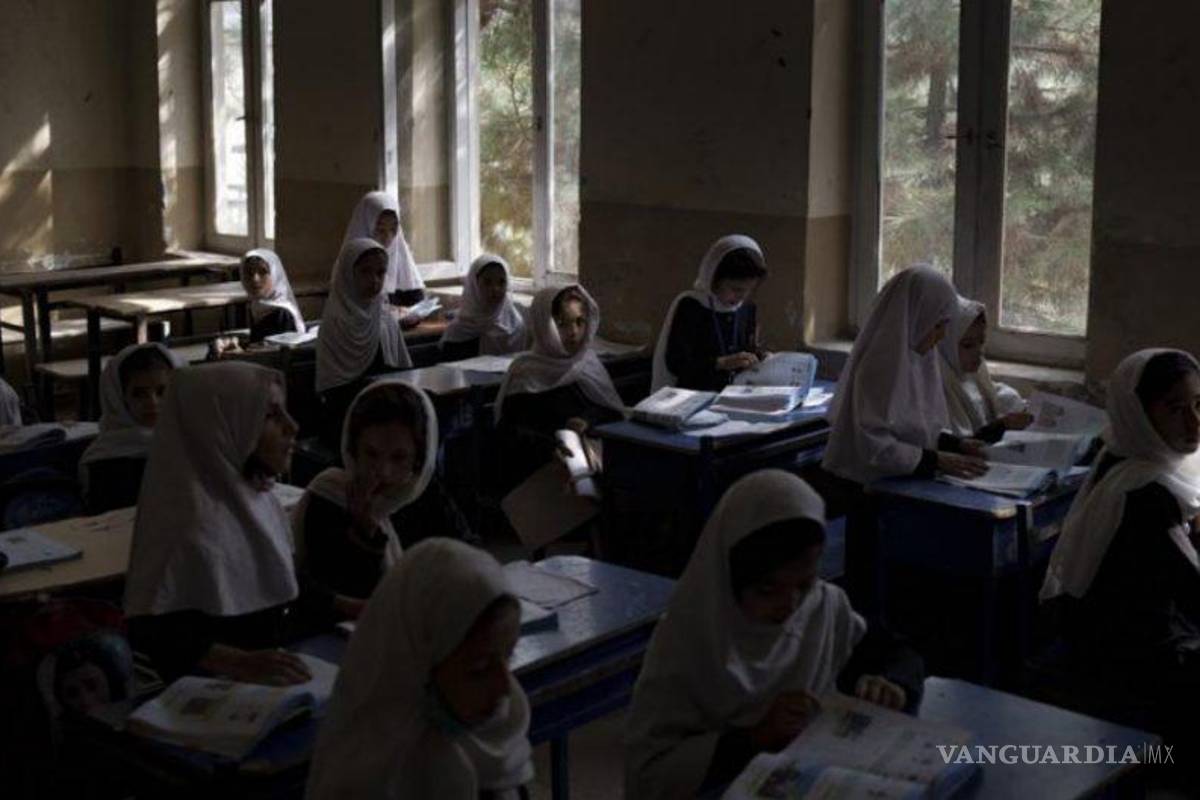 ‘Queremos educación’, protestan mujeres afganas tras cierre de escuelas femeninas