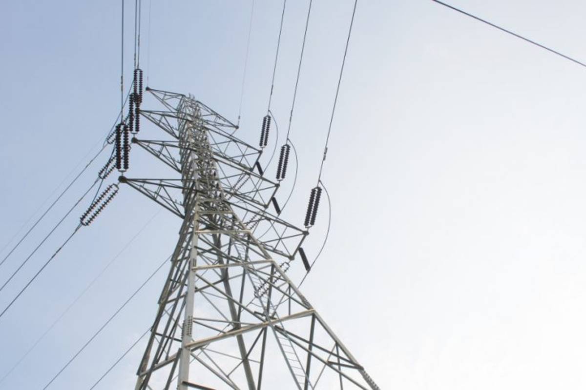 Reforma eléctrica llevará a menor inversión en México, advierte Fitch