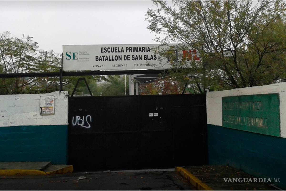 Colocan una narcomanta en primaria de Monterrey