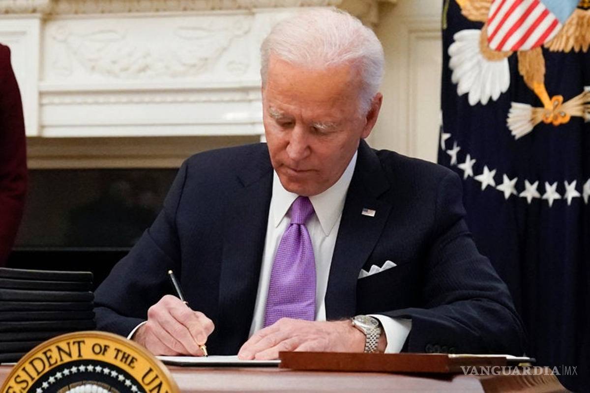 Estados Unidos puede producir mil millones de dosis más para compartir: Biden