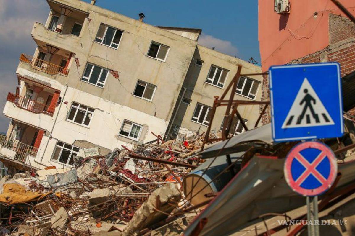 Un nuevo sismo de 5.6 vuelve a sacudir a Turquía; tira algunas construcciones