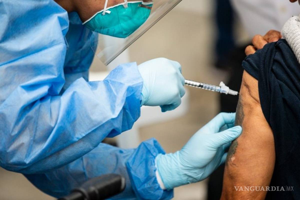 Indigna a Perú el ‘vacunagate’