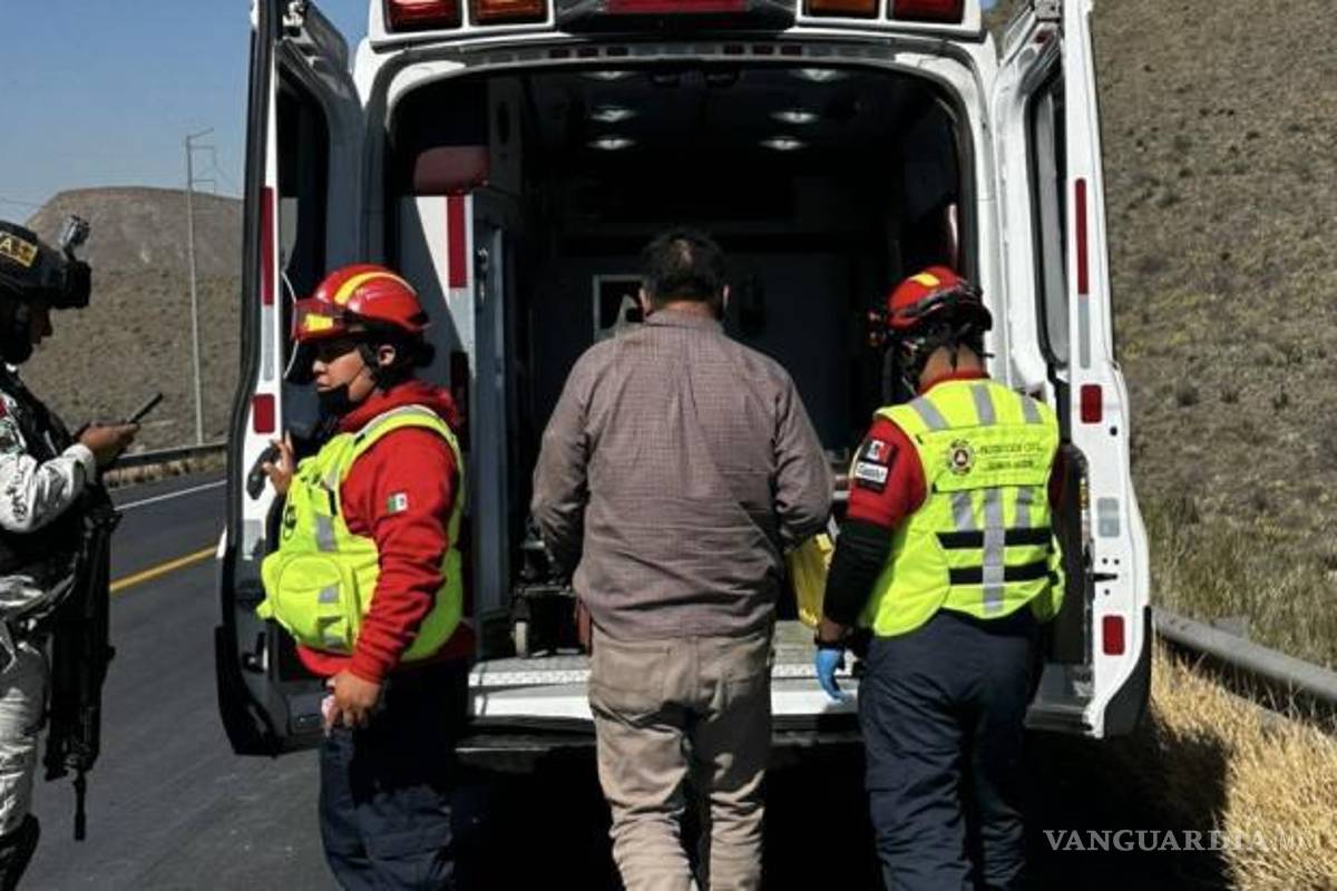 $!Afortunadamente, el conductor no presentó lesiones graves, aunque reportó dolor en el pecho tras el impacto y recibió atención médica preventiva en la clínica del IMSS.