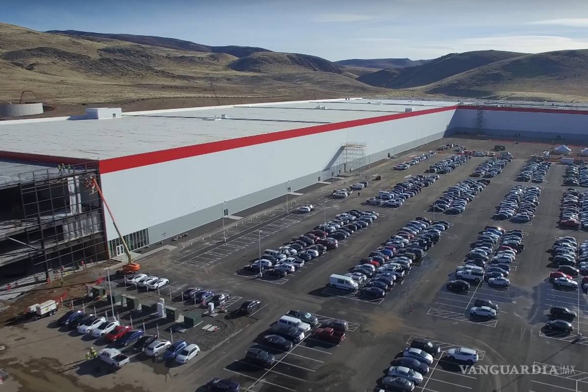 Tesla ofrece empleos en su ‘Gigafactory’