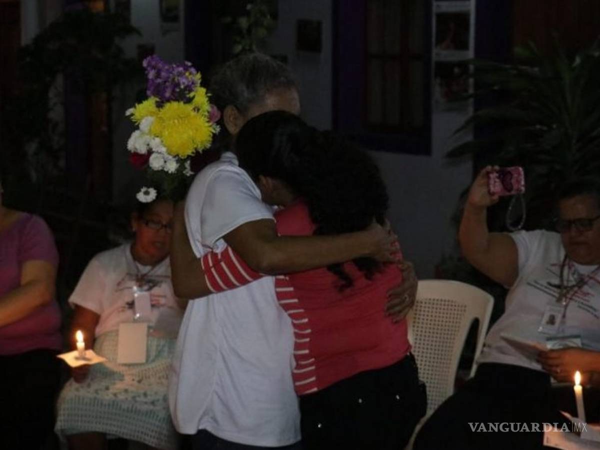 $!Gracias a redes sociales madre de caravana migrante se reencuentra con su hija, tras 14 años de no verla