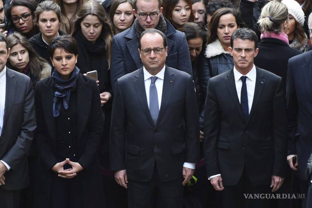 Francia recuerda en silencio a las víctimas de los atentados