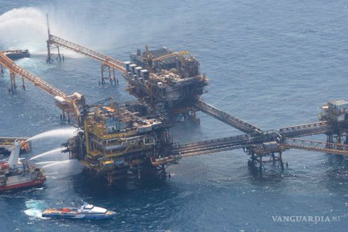 Pemex reporta incendio en plataforma Akal-C 6 en Campeche