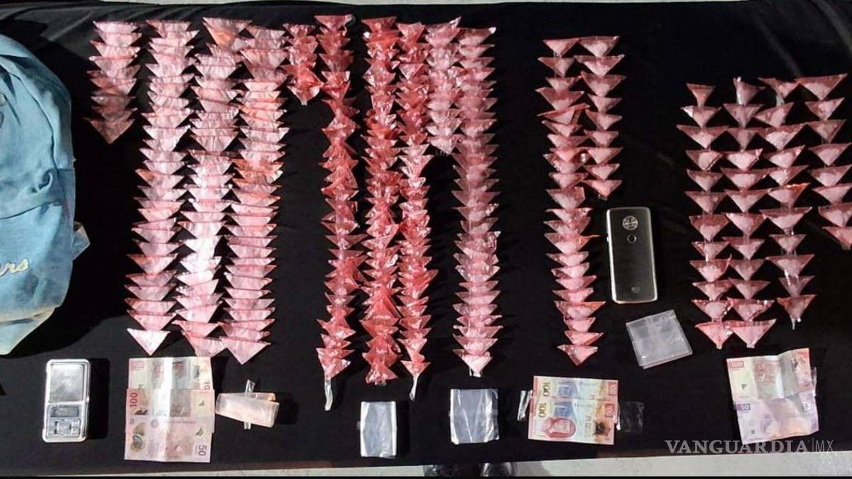 Detienen a tres hombres en compañía de un menor en posesión de drogas en Monterrey