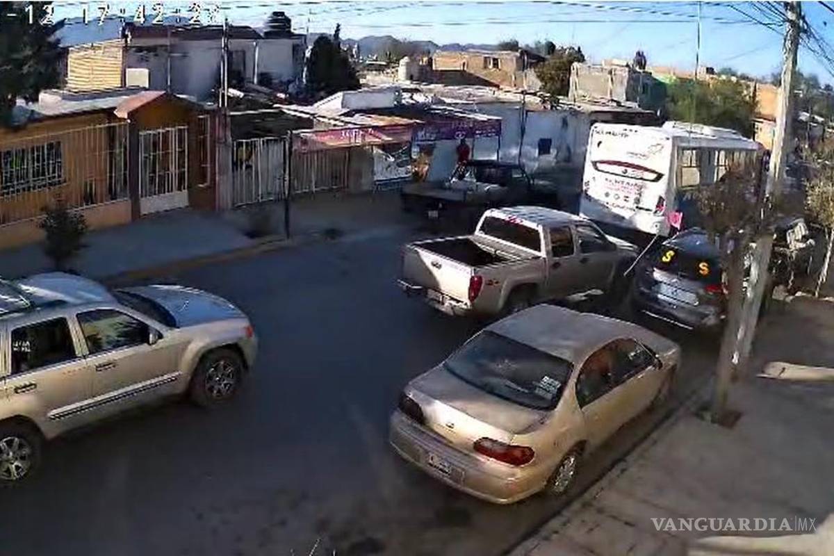 (VIDEO) Tras persecución, detienen a tres por detonación de petardos en Saltillo