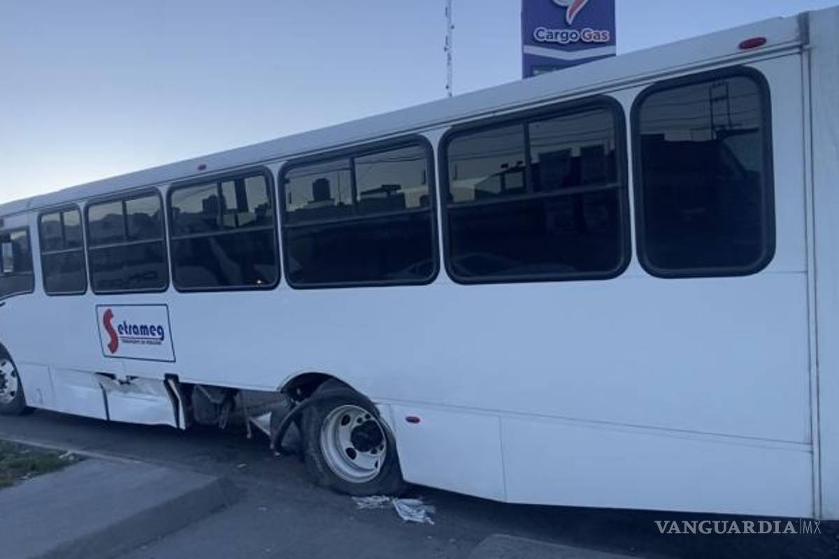 $!La circulación en el bulevar Mirasierra se vio afectada por algunos minutos mientras se atendía el accidente.