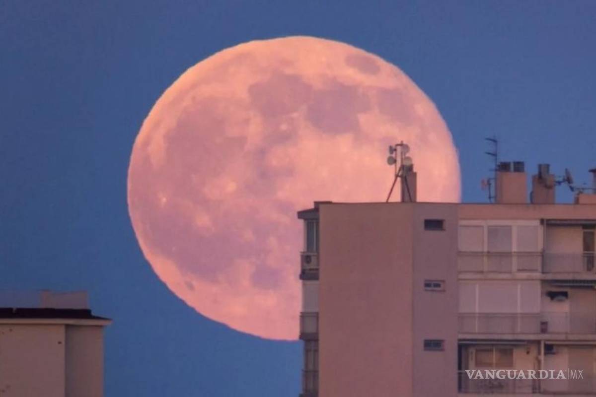 El fenómeno celeste de la Superluna rosa de abril