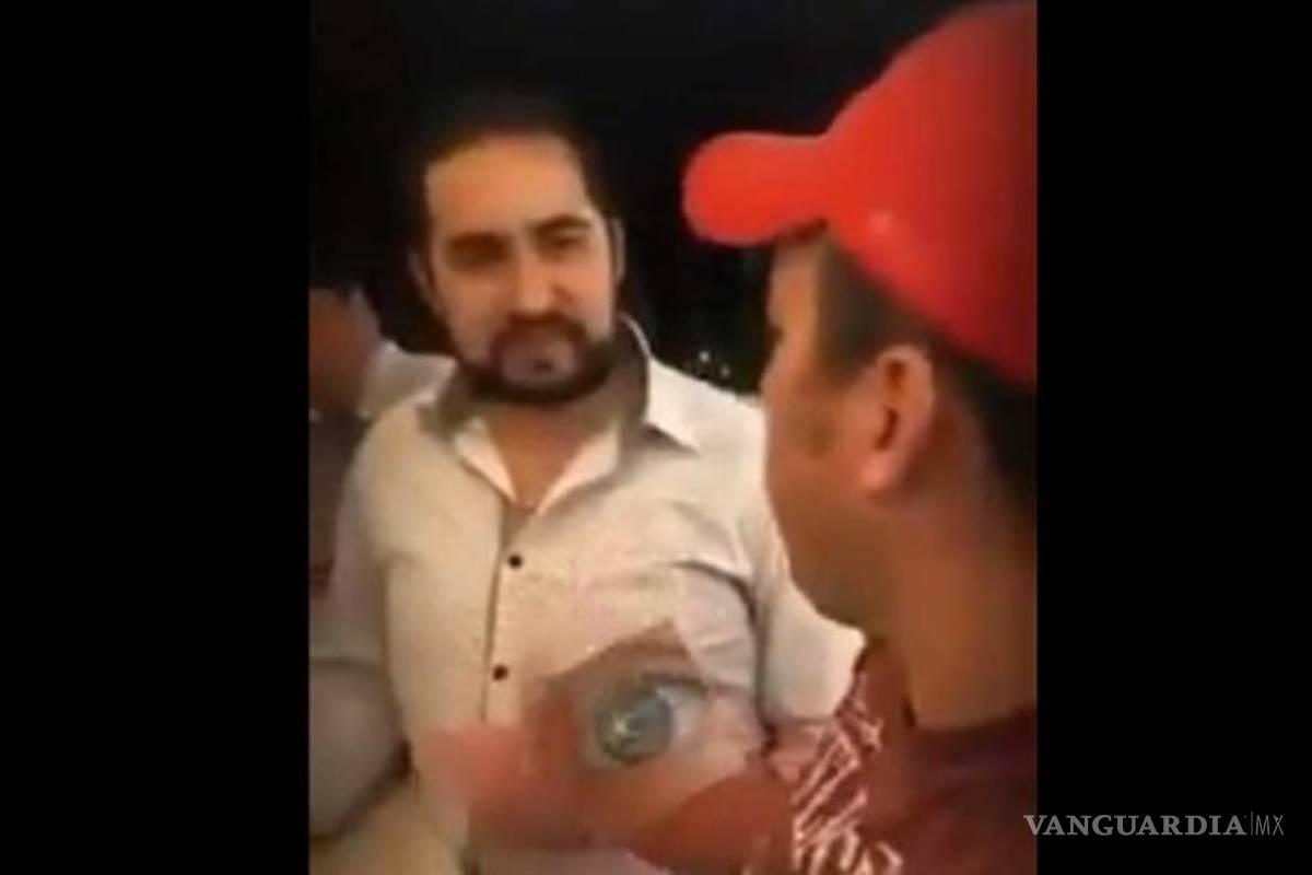 Regidor de Puebla encañona a un ciudadano (VIDEO)