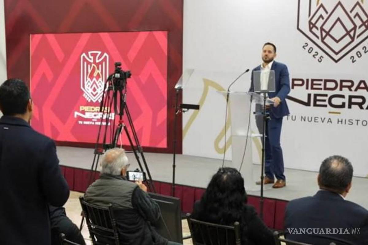 Periodista confronta al alcalde Jacobo Rodríguez sobre supuesto nepotismo en el gobierno de Piedras Negras