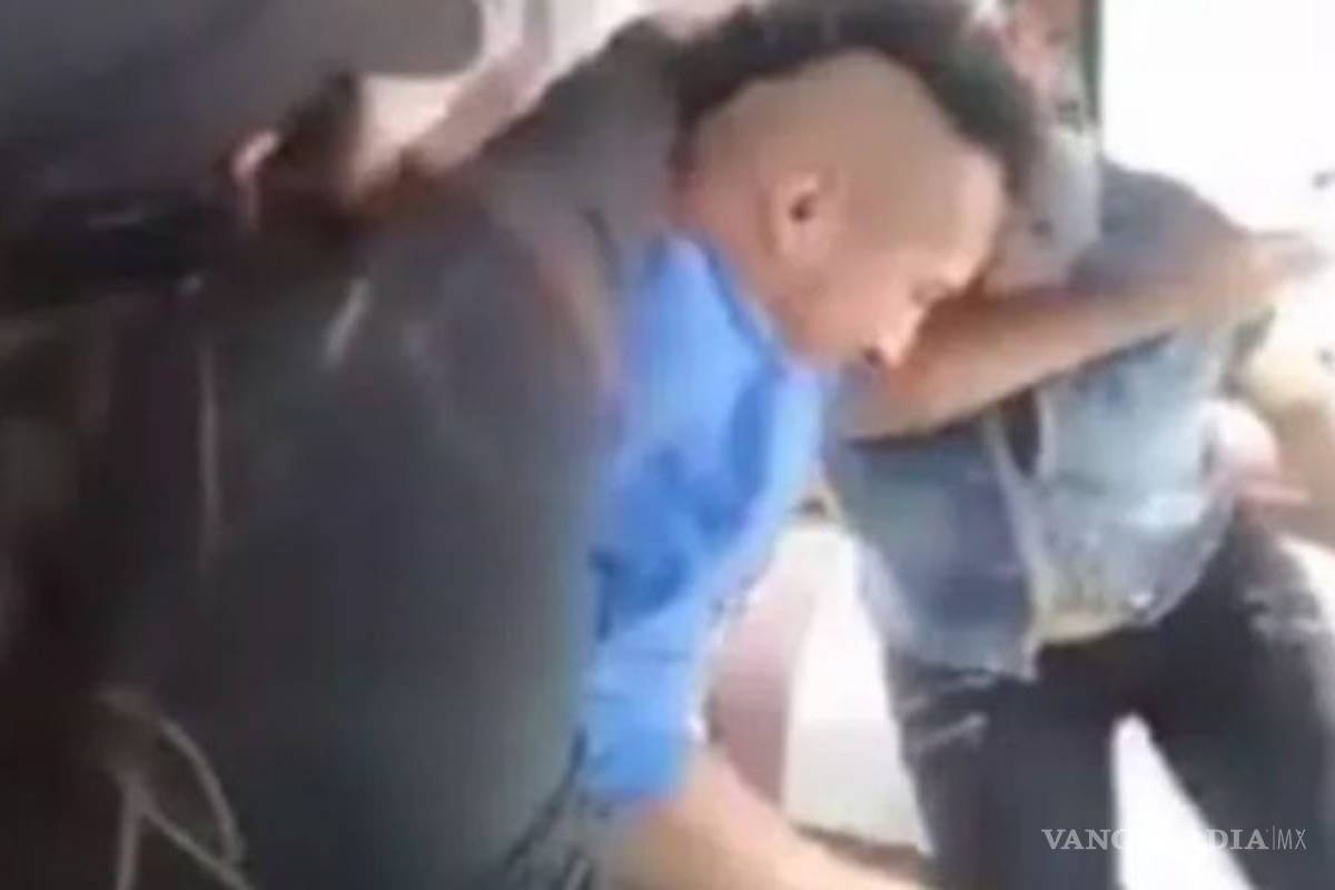 'La chancla voladora'... intentaba robar un camión de pasajeros en el que viajaba su mamá... y ella lo ataca a chanclazos