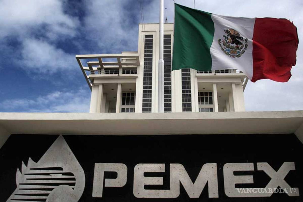 Pemex, en una 'burbuja': mantiene plan de subir producción y analistas ven una 'quema de dinero'
