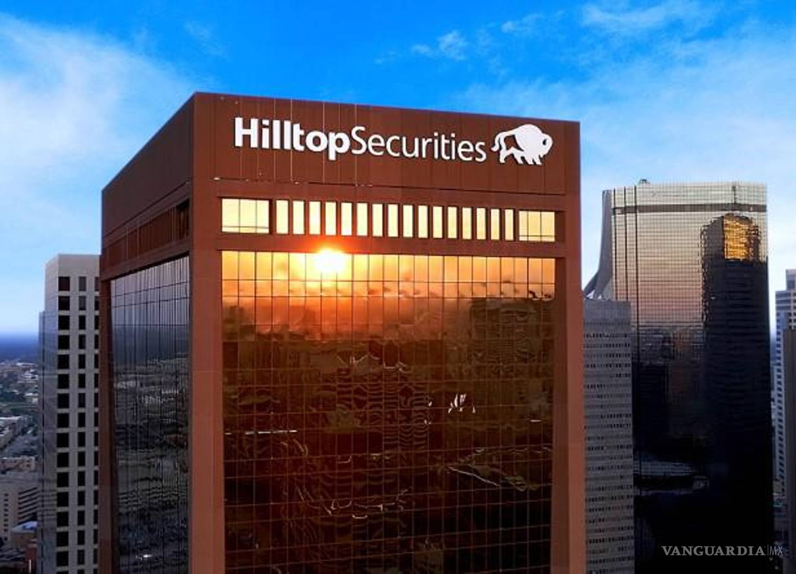 $!Hilltop Holdings, un grupo financiero que, según explican los conductores, llegó a reunir alrededor de 15 mil millones de dólares en activos.