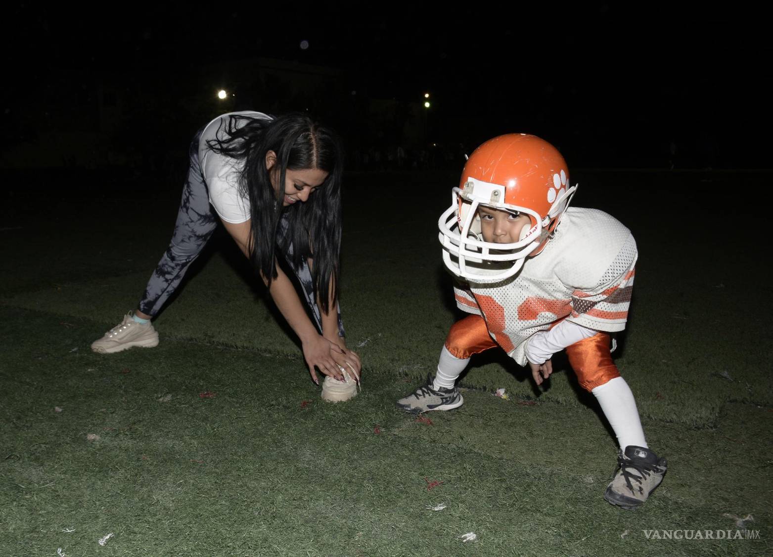 $!Abigaíl y Daniel Briones durante la calistenia de la categoría Botanitas.