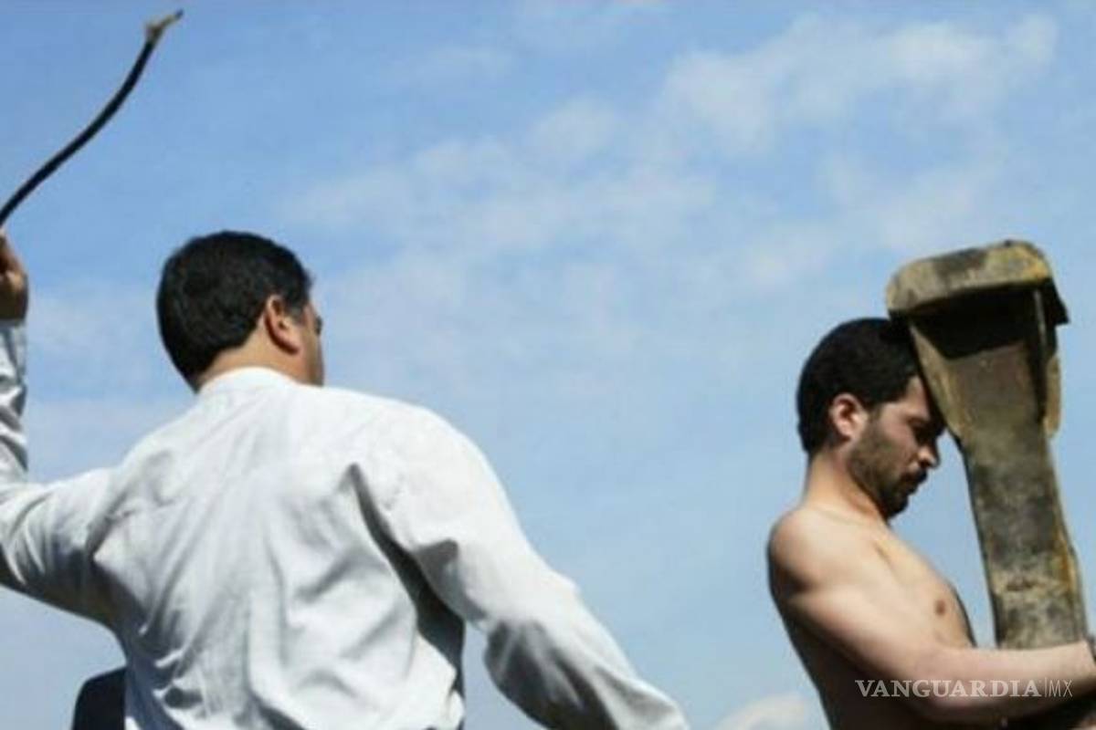 Prisión y 2 mil latigazos a hombre saudita por ateísmo