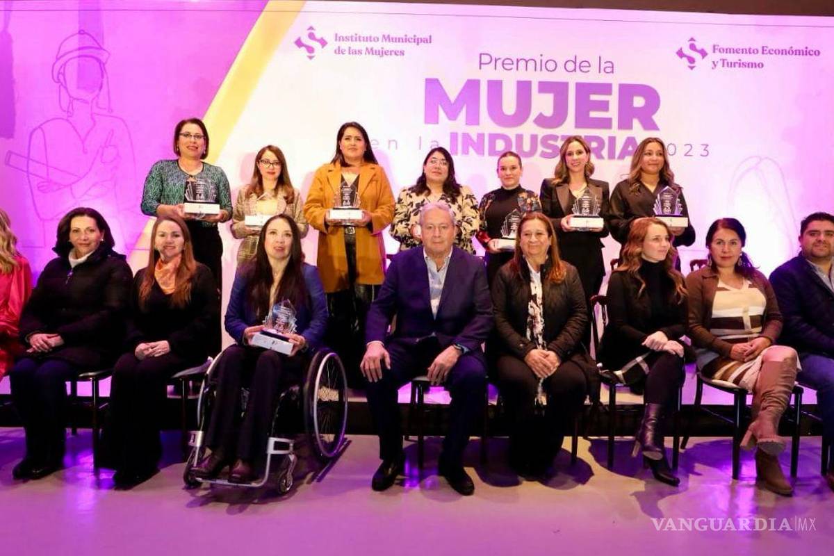 Entrega Alcalde a 8 brillantes saltillenses el Premio de la Mujer en la Industria 2023