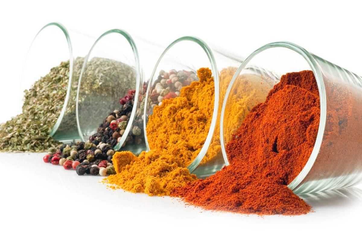 Utiliza especias para saborizar las comidas y mejorar la salud