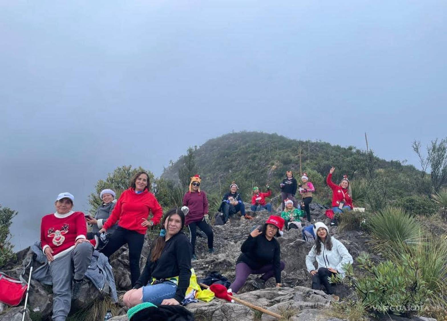 $!Gracias al senderismo, las Colladitas no solo han hecho vínculo con la naturaleza, sino entre las mujeres.