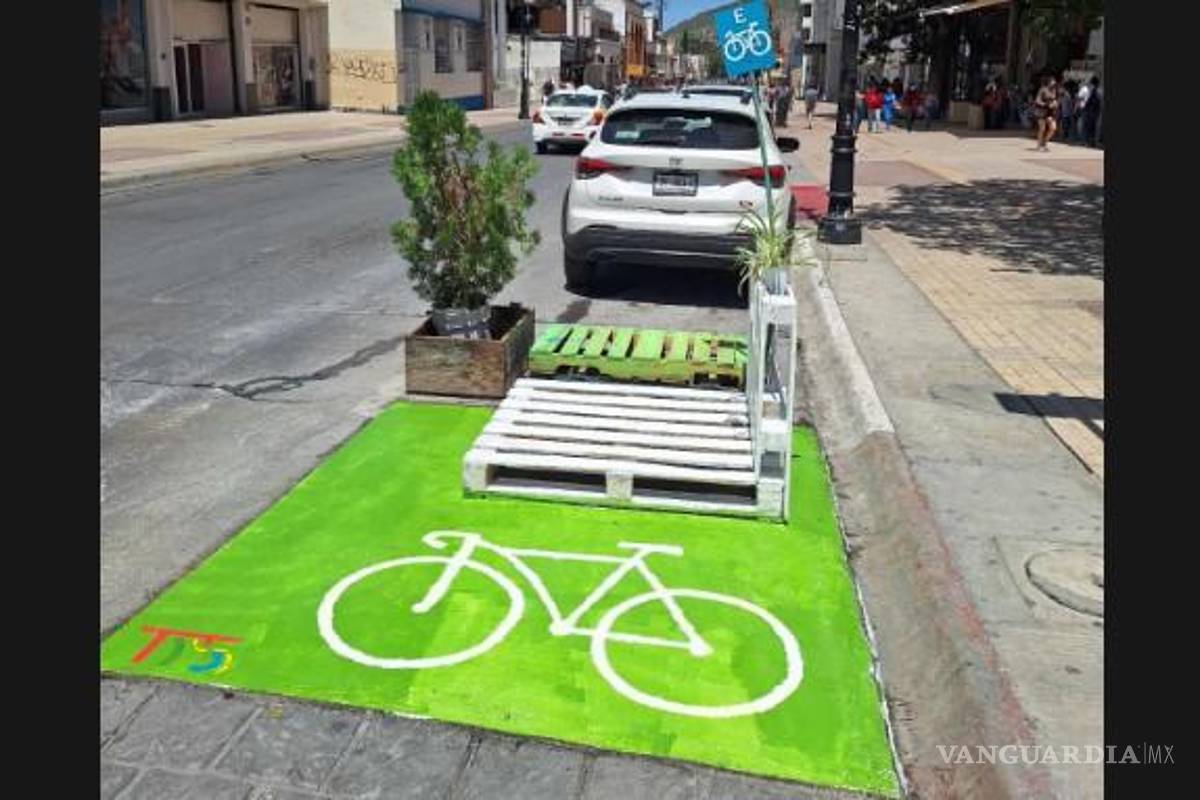 Transporte Digno Saltillo impulsa la movilidad activa e instala espacio para bicicletas en el Centro de la ciudad