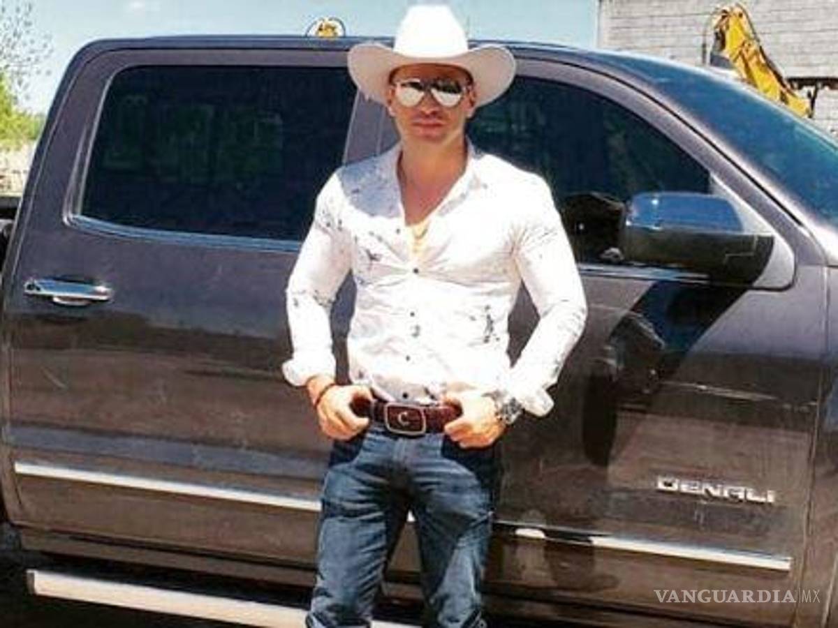 $!GMC Sierra Denali 2023, cuyo precio supera los 2 millones de pesos.