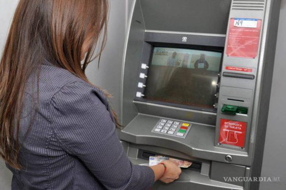 ¡Roban con Kola Loka!... así es como delincuentes evitan que retires dinero de cajeros automáticos (video)