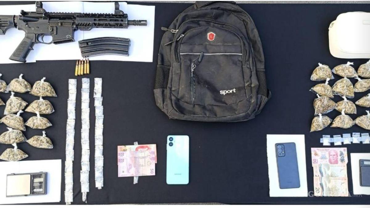Detienen a 7 personas; 3 de ellos, adolescentes, en posesión de armas y drogas, en Nuevo León