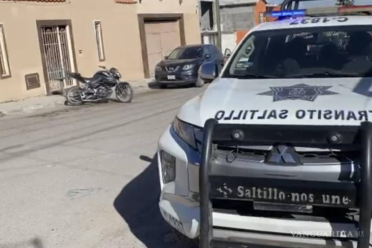 Saltillo: conductora derriba a menor motociclista y termina detenida