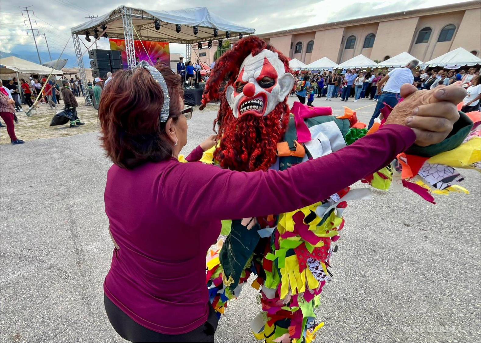 $!Los asistentes también tuvieron la oportunidad de participar en rifas y loterías, contribuyendo a la recaudación de fondos para el Seminario Diocesano.