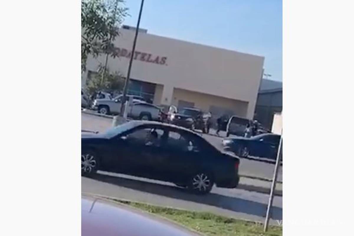 Cártel del Noreste vuelve a apoderarse de Nuevo Laredo; roban autos a clientes de un supermercado