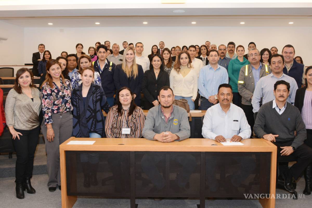 Egresan mil 800 en un año de la Universidad AHMSA