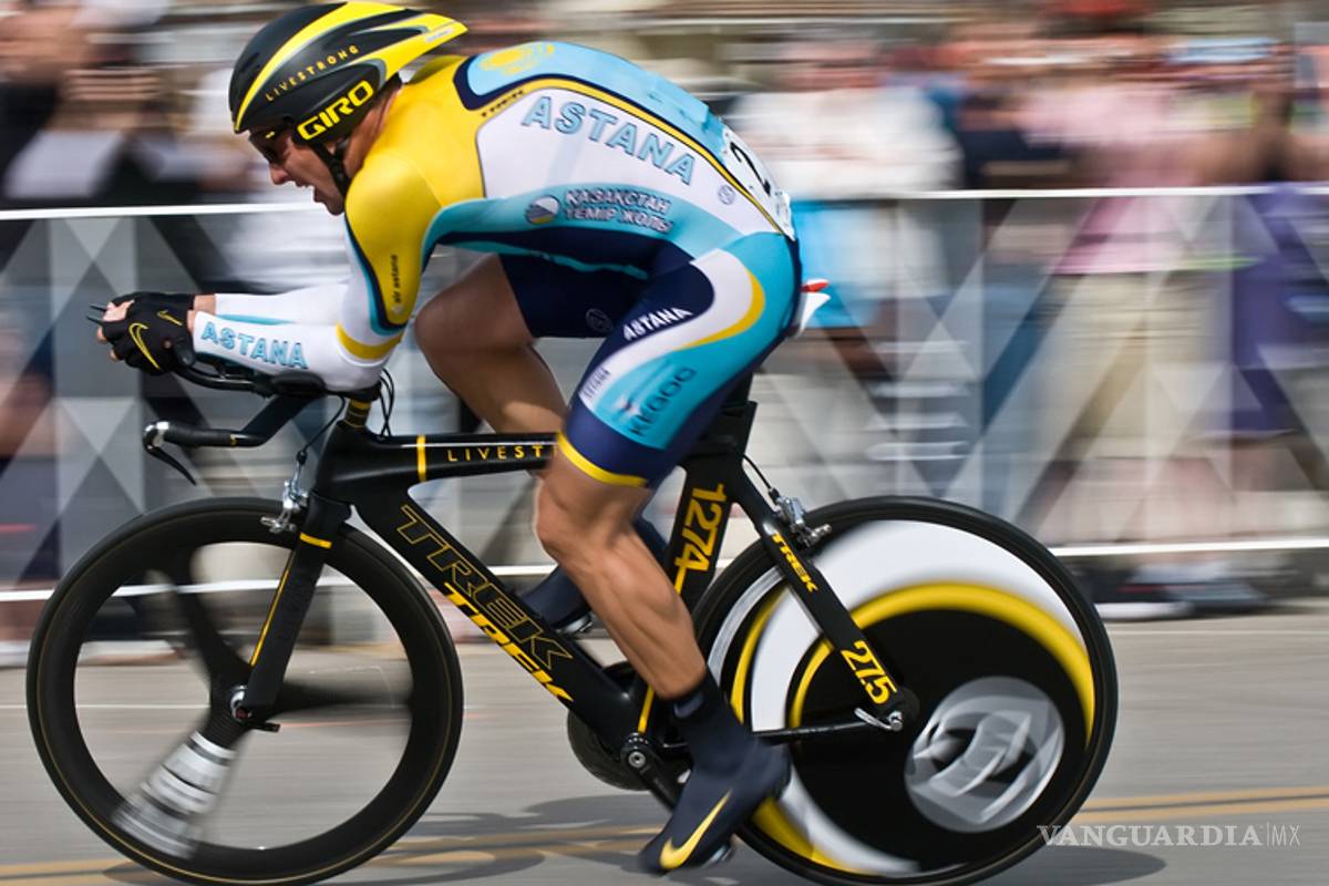 $!Primero fue acusado por dopaje; ahora Armstrong habría 'dopado' su bicicleta